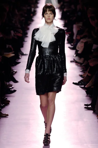 Look 32